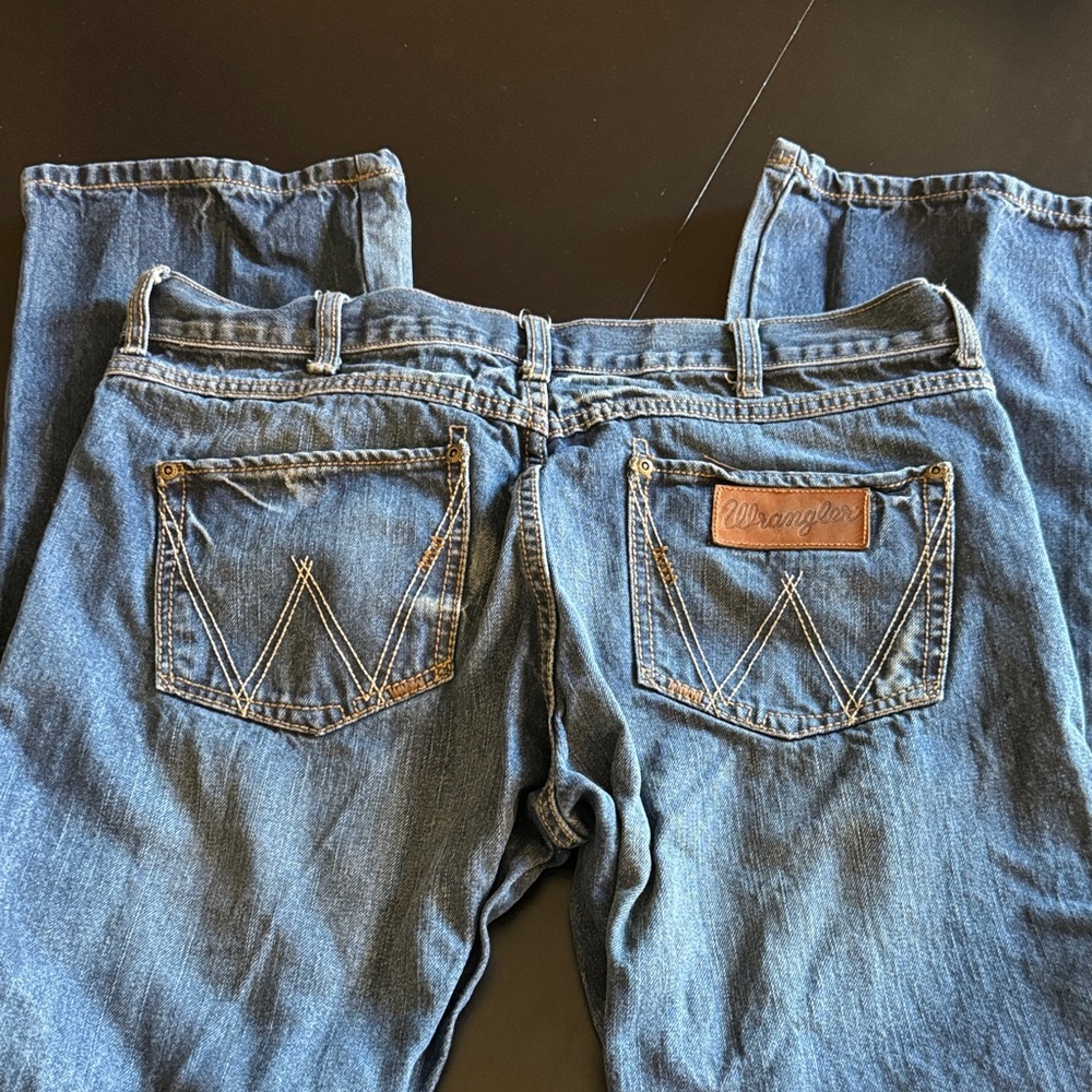 Wrangler Men's Blue Relaxed Jeans